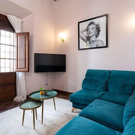 Apartment 5. Casa De Alma. In Historic House